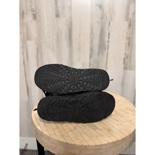 UGG  Australia Black Classic Short Bow Boots Snakeskin Texture Size 7 – Furry Lin