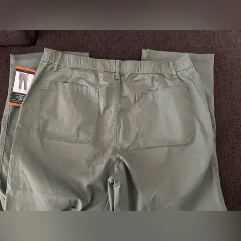 G.H. Bass & Co • Women's Chino Ankle Pant • Stretch Cotton Blend • Green Size 16