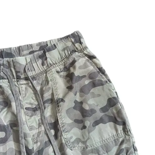 American Eagle Women’s  Camo Cargo Joggers Size Small