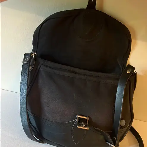 Duluth Trading Co deluxe shell black and Silver Shoulder Bag with Front Flap