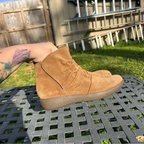 Munro Scout Tobacco Suede Ruched Water Resistant Comfort Bootie size 5.5