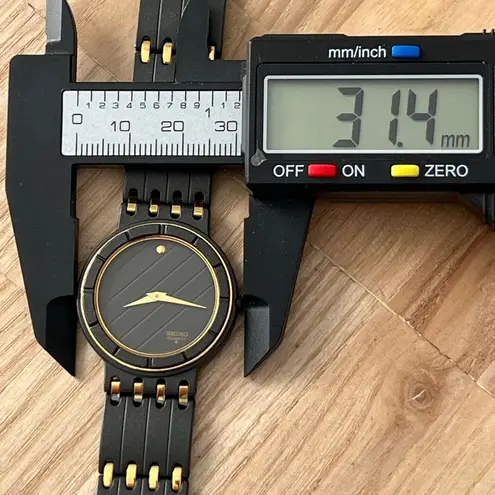 Seiko Rare Watch Matte Black Gold -Tone Bracelet Case Striped Textured Dial