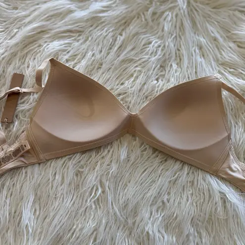 SKIMS Wireless Form T-shirt Bra Sand Size 30D