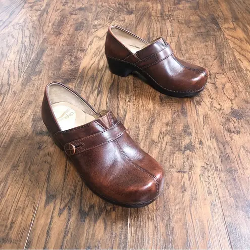 Dansko • Solstice Clogs brown leather button slip-on shoes 37 chunky platform