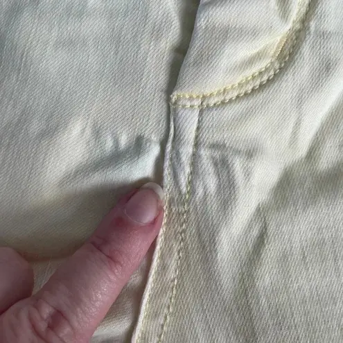 NYDJ Capri Released Hem in Pale Yellow Raw Size 12 GUC 0077