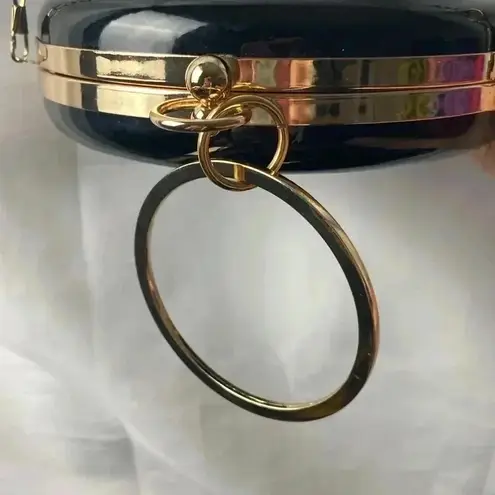 UNBRANDED FUN ROUND BLACK PATENT VEGAN LEATHER LOOK PURSE SILVER CHAIN