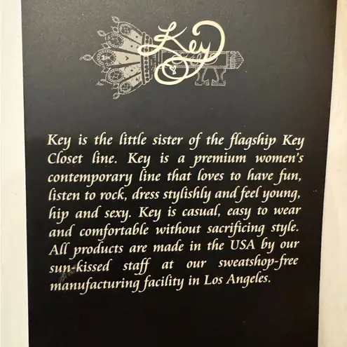 Key Closet Women’s White Owl Studded Women’s White Short Sleeve Shirt Size Small