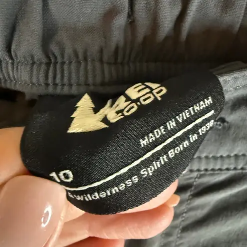 REI Co Op Convertible Hiking Pants Womens Size 10 Gray Zip Off Legs Outdoor