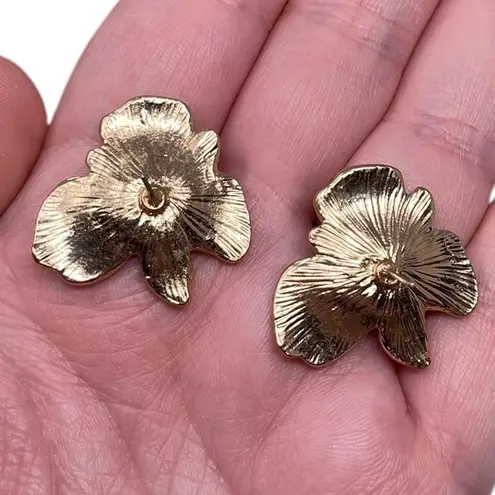 Vintage Unsigned Gold Tone & Green Rhinestones Flower Clover Post Earrings Retro