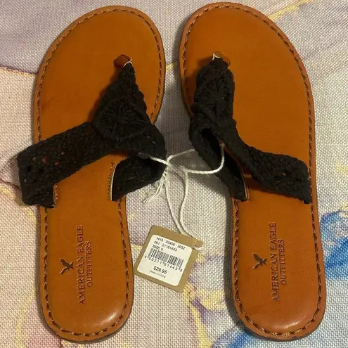 American Eagle NWT! SIZE 9  OUTFITTERS Black Flip Flops