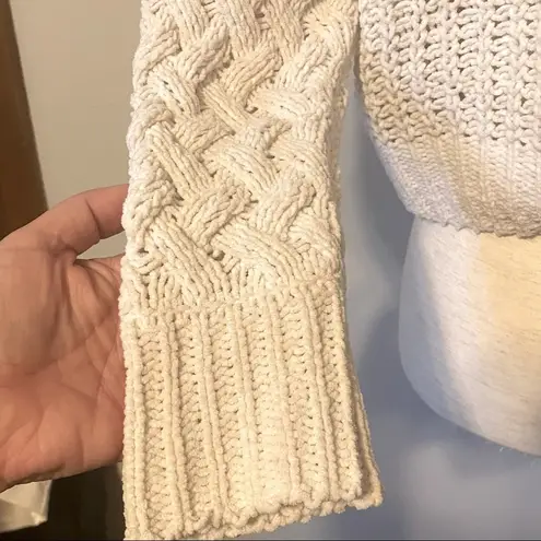 Kendall + Kylie winter white cropped sweater size XS