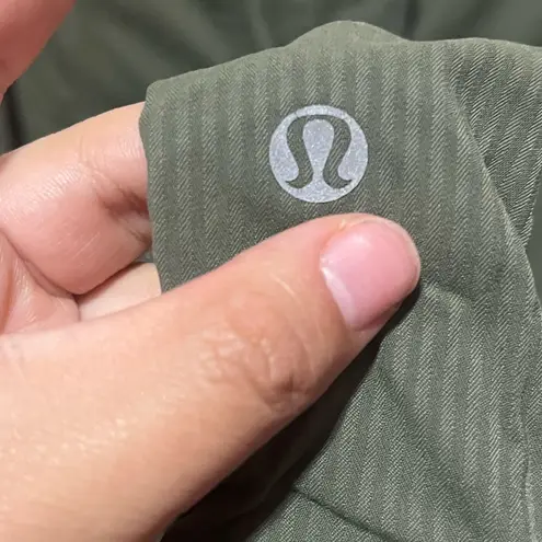Lululemon  Womens Olive Green Street to Studio size 8