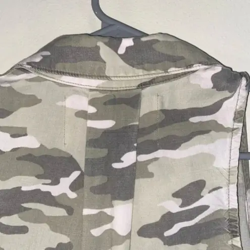 Bella Dahl Camo Sleeveless Top with Collar Green and White - Size XS - EUC