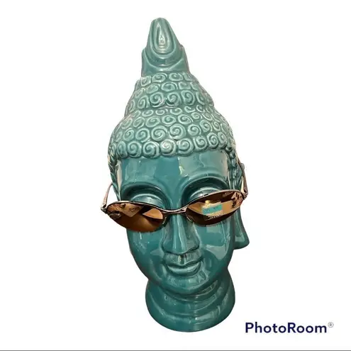 NWOT mirrored oval sunnies with UV 400 springâtemplesâandâcushionedâstems