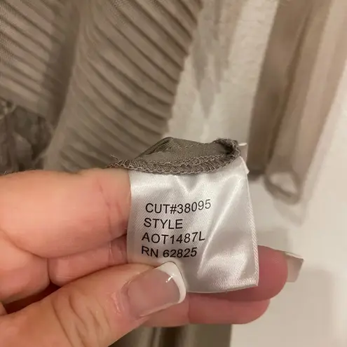 Tadashi Shoji Ruched Tulle Woven Bodice 3/4 Sleeve Gown Size 8 EUC