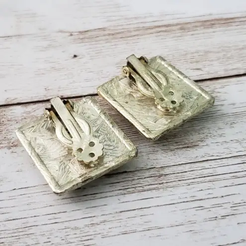 Vintage Clip On Earrings 1" Patterned Light Shade Gold Tone