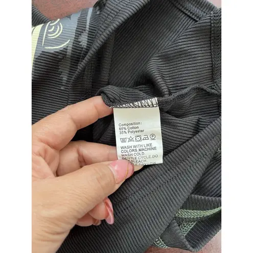 Van By The River Woman’s Small Crop Top Ribbed Black