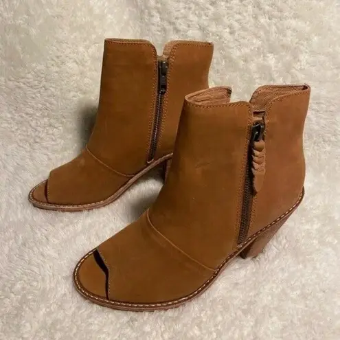 Corso Como Women's Tameka Peep Toe Bootie Size 5 1/2