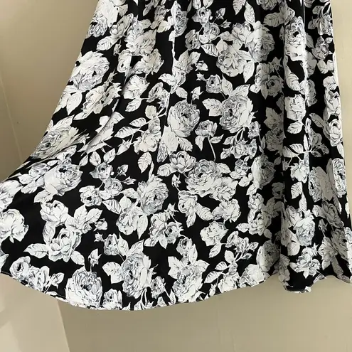 VINTAGE 90s Black & White Rose Floral Maxi Midi skirt