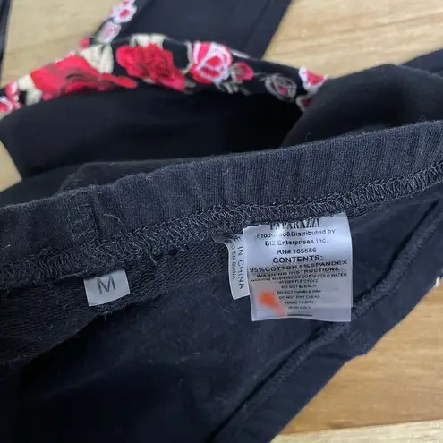 Paparazzi  Leggings Womens Size Medium Black Floral Embroidered Boho Flowers