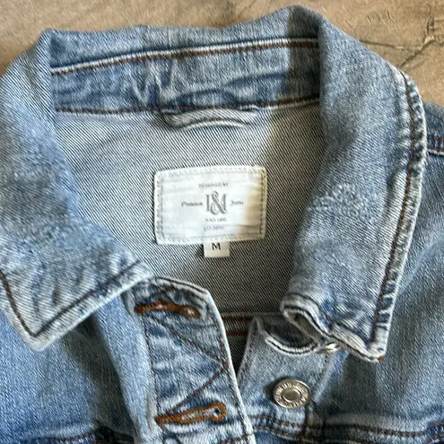 ma*rs . Smith embroidered jean jacket