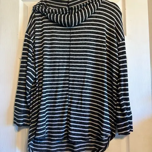 Market & Spruce Black and White Boxy Hoodie