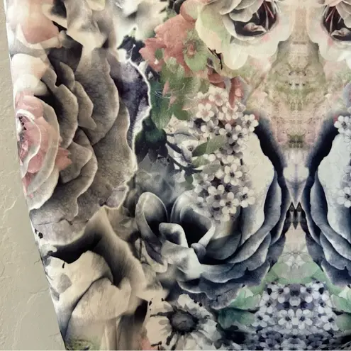 Ripe a pea in the pod maternity floral off the shoulder dress size medium White