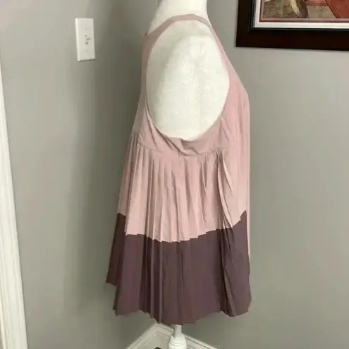 Athleta  Swing Forward Pleated Tank Top Size Large NWT