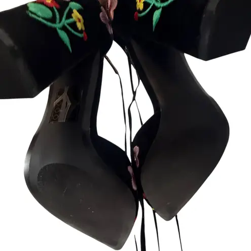 Shoe Republic LA Shoe República LA Black Embroidered Floral Pointed Toe Heels Tustin 9 Lace Up