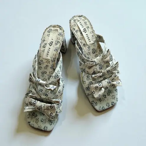 Katy Perry Blue White Floral Tooliped Bows Sandals Heels Size 9