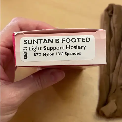 Hooters B2-9 New Damage Box Women’s Girl Uniform Pantyhose Footed Suntan Size B