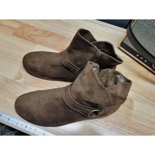 Bella Vita Izzy Ankle Boots Women's 8.5 Brown Faux Suede Side Zip Round Toe