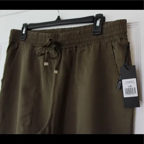 Black tape_ | Olive Wash Pocket Tie