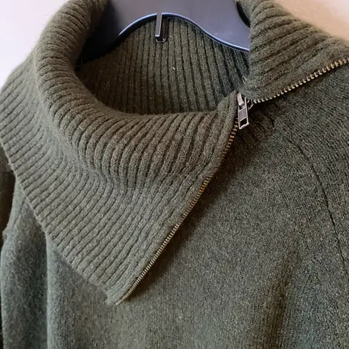 Adrienne Vittadini Olive Green Acrylic Wool Women's Sweater size Medium