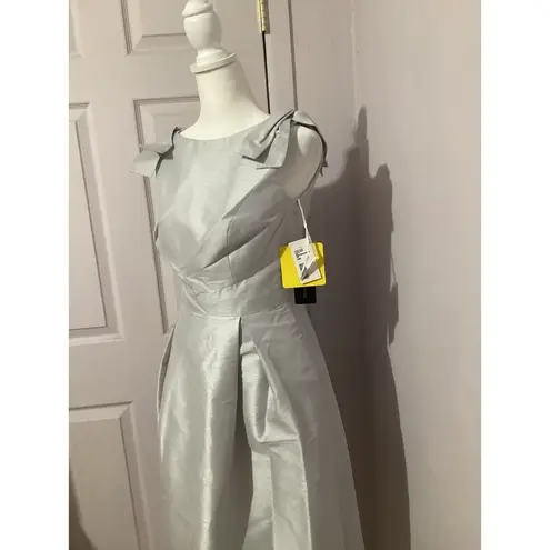 Alfred Sung  Size 2 Dove Gray Pleated Skirt Cocktail Dress Has Pockets