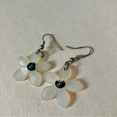 American Vintage Flower Shell Dangle Earrings Vintage “Nellie”  Carved Floral Girly Femme Simple Jewelry