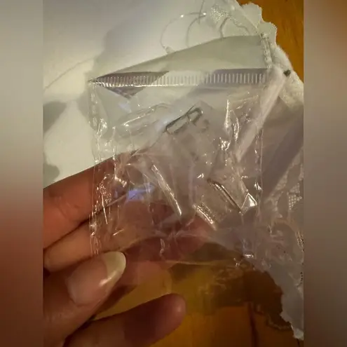 SheIn White Underwear Female Lace
Wrapped Chest Gathered
Invisible Front Buckle Bra thumbnail 7