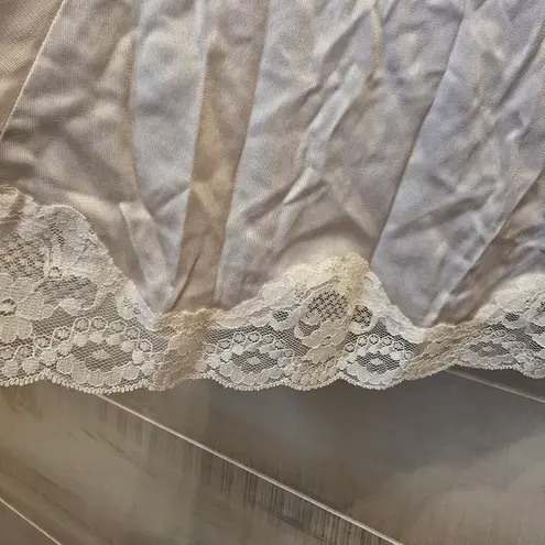 {M} VINTAGE Pale Pink Skirt Slip Lace Hem ILGWU Size M