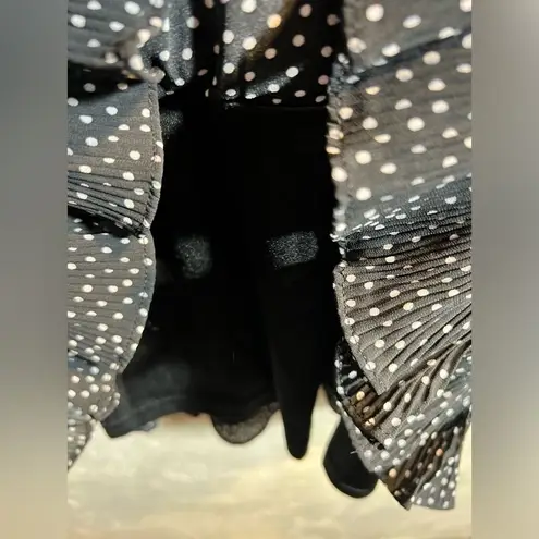 Lulus Lulu’s black dress w tiny white dots and velvet trim size Medium-lovely ruffles