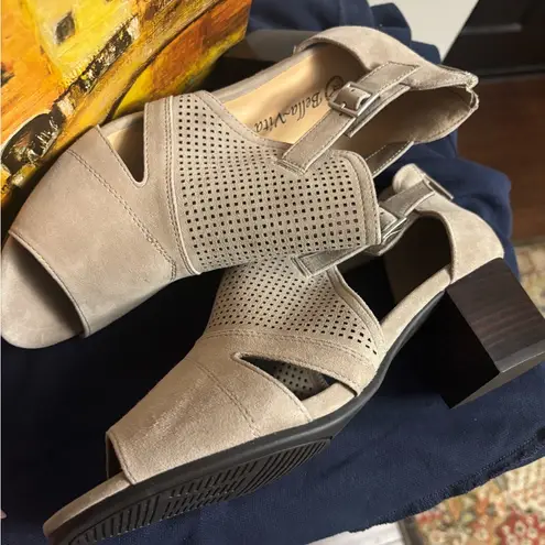 Bella Vita Women's Illiana Block Heeled Sandals 9.5 w