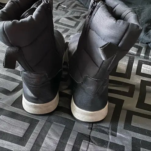 Time And Tru  Blank ankle snow boots, zipper up sides