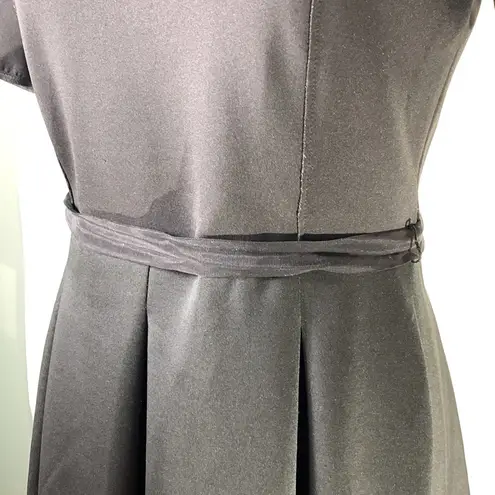 Elie Tahari New York Skyline Black with White Dress Size 6
