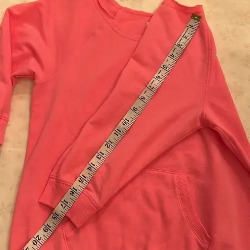 Cute lei off the shoulder sweatshirt w/ front pocket & raw neck Pink Size undefined