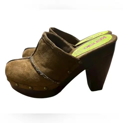 Kensie Girl Studded Faux Suede Platform Clogs. Size 6. Camel Color Brown