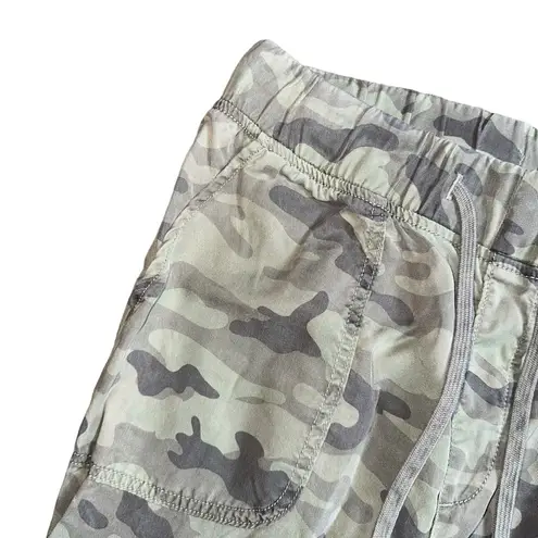 American Eagle Women’s  Camo Cargo Joggers Size Small