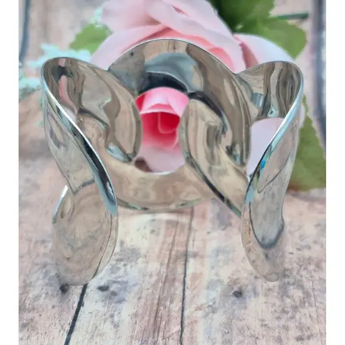 None Set of 2 Statement Metal Cuff Bracelets 1 Silver Tone & 1 Gold Tone Link Look