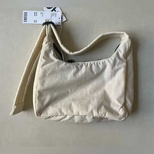 Mini Nylon Shoulder Bag - Ivory

The  Mini Nylon Shoulder Bag in Ivory is a versatile accessory designed for everyday use. Made from durable and lightweight nylon, this bag features a minimalist design that complements any outfit. Its compact size is perfect for carrying essentials while on the go, and the adjustable shoulder strap allows for comfortable wear. With its simple yet stylish aesthetic, the BAGGU Mini Nylon Shoulder Bag is a practical addition to your collection.