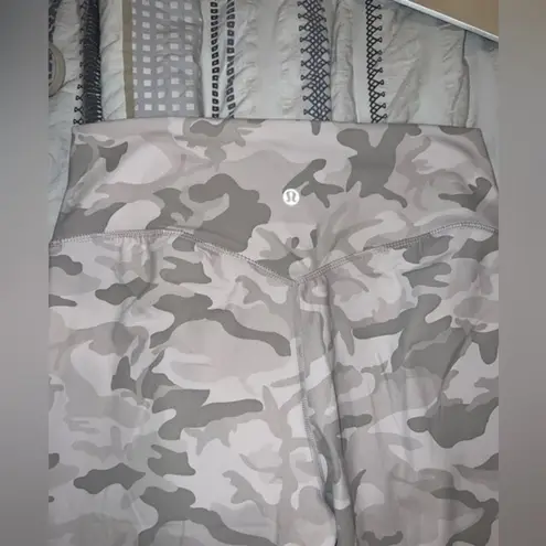 Lululemon Limited edition white camo lulu lemon leggings size‎ 8