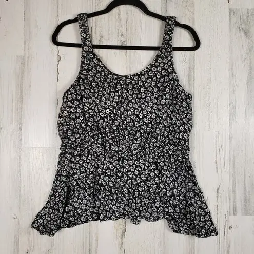 Everleigh NWT Sleeveless Black White Floral Sharkbite Tank Top Size Medium