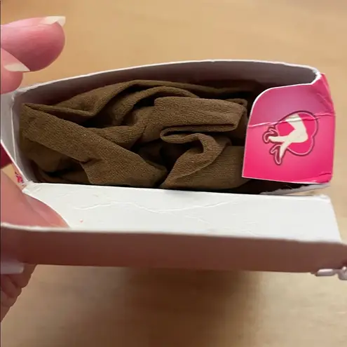 Hooters B2-7 New Damage Box Women’s  Girl Uniform Pantyhose Toeless Suntan Size D